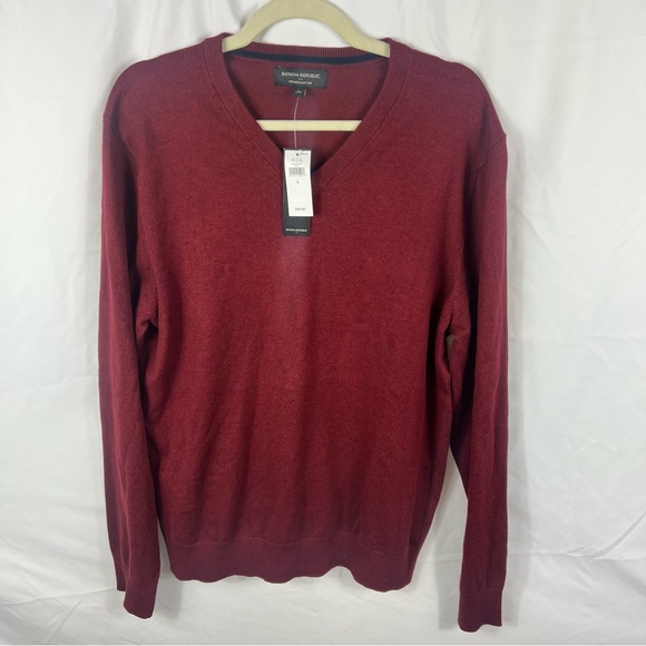Banana Republic Men's Deep Red V-Neck Sweater - Picture 2 of 8